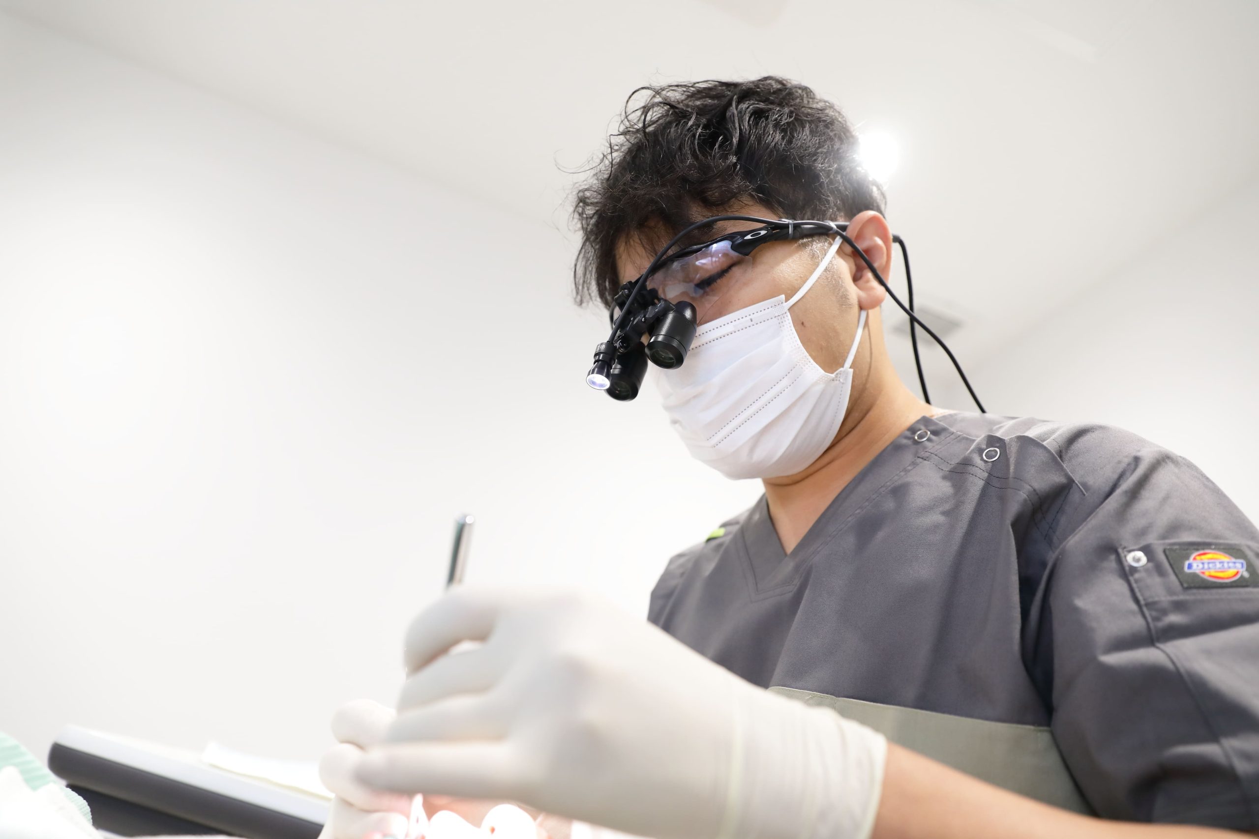 拡大鏡を使用した『健康な歯を守る』歯科治療の提供